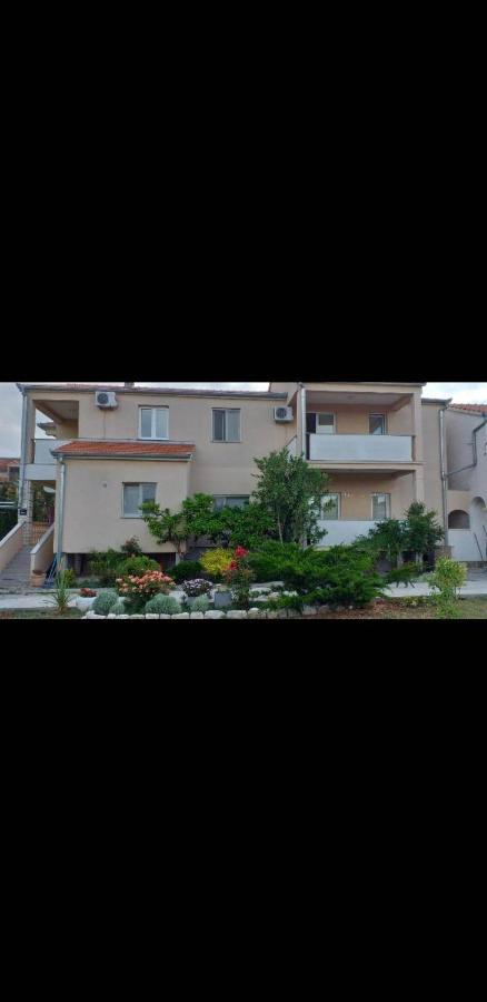 Apartments Golic Biograd Na Moru Esterno foto