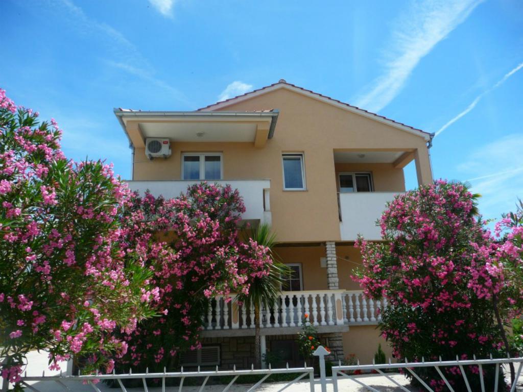 Apartments Golic Biograd Na Moru Esterno foto